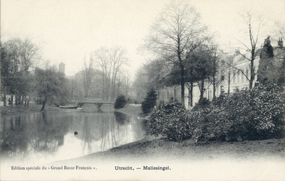 2367 Gezicht op de Stadsbuitengracht te Utrecht uit het zuidoosten met rechts een gedeelte van de huizen aan de ...